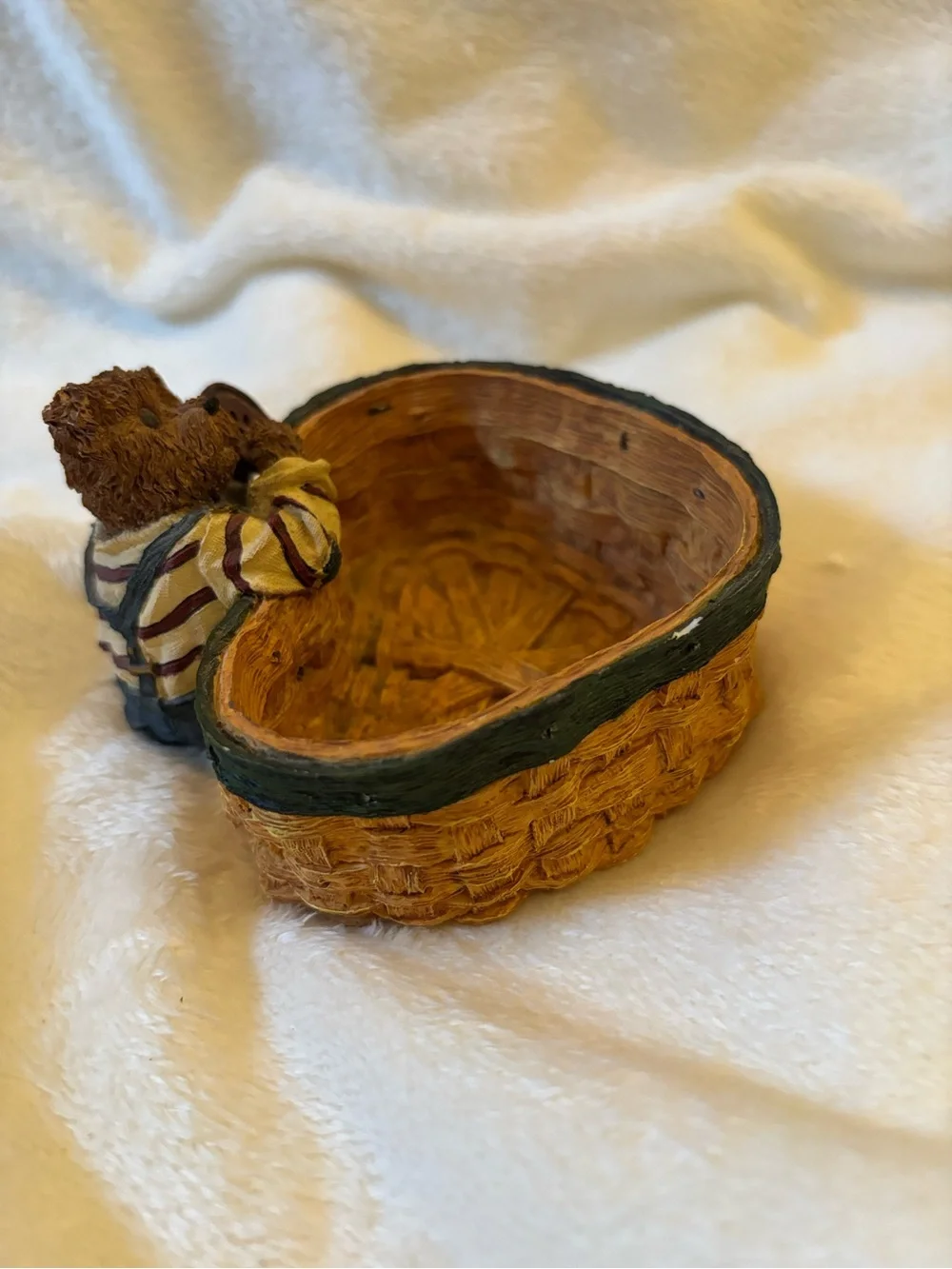 Boyd’s Collection Ltd resin dish